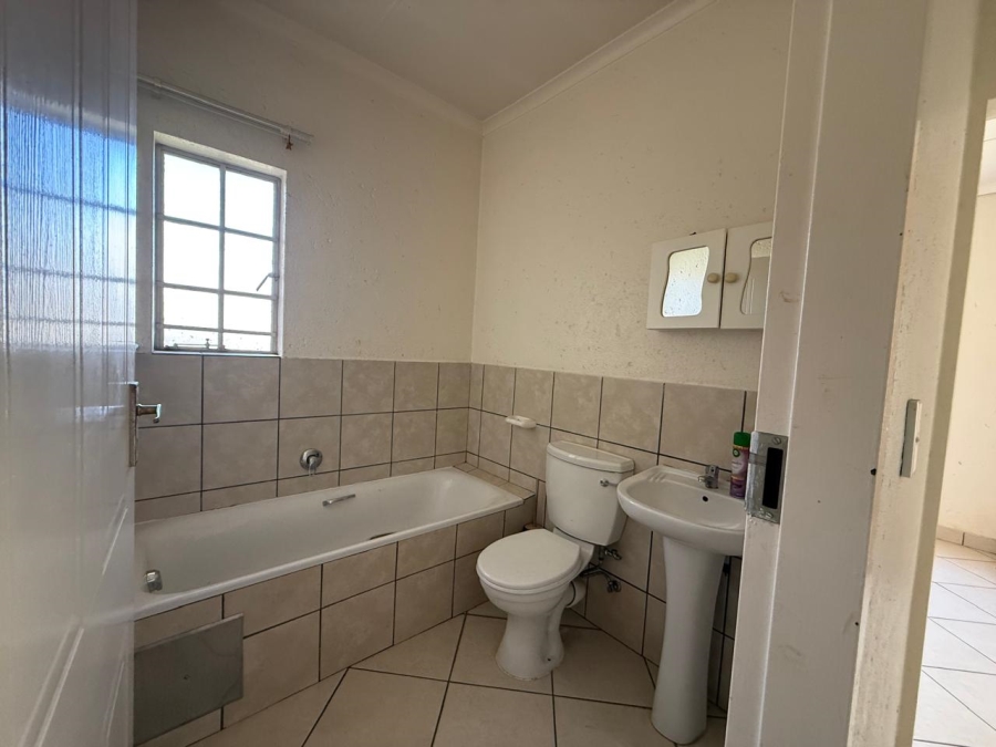 2 Bedroom Property for Sale in Waterval East North West